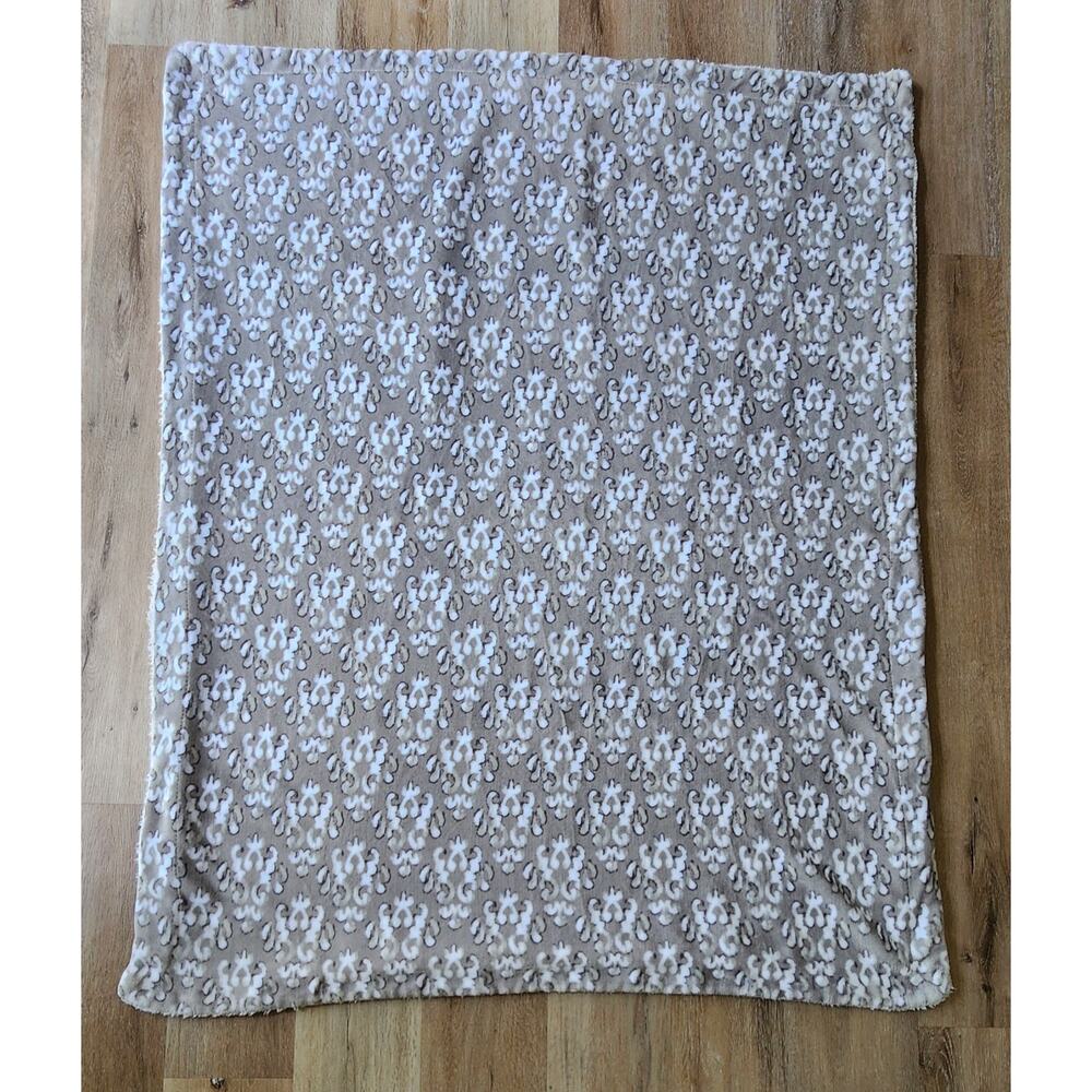 Kirkland Super Soft Damask Luxe Plush 60" X 50" Blanket Throws Gray/White